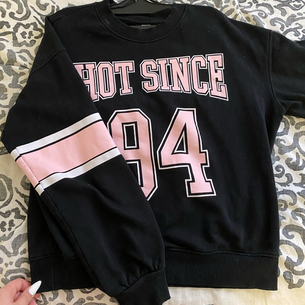 H&M black sweat shirt